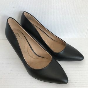 8.5 Apt 9 Comfort Black Pumps w/ Gold Heel Accent